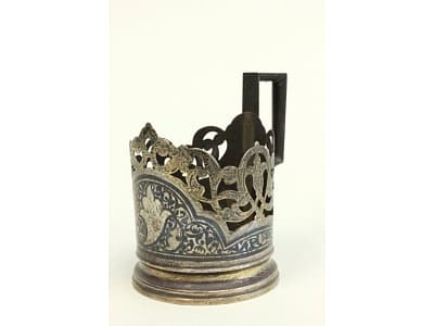 Sidabrinis puodelio laikiklis